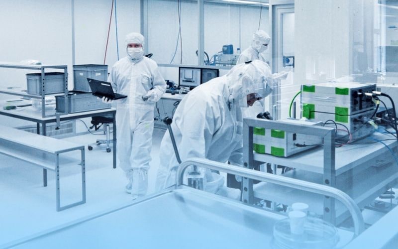 Điện thoại phòng sạch: Giải pháp liên lạc chuẩn GMP & ISO